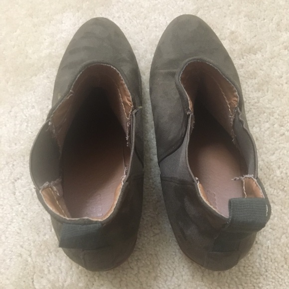 Charlotte Russe Faux Suede Booties Ankle Chelsea Boots Stacked Block Heel 8 - Picture 5 of 9